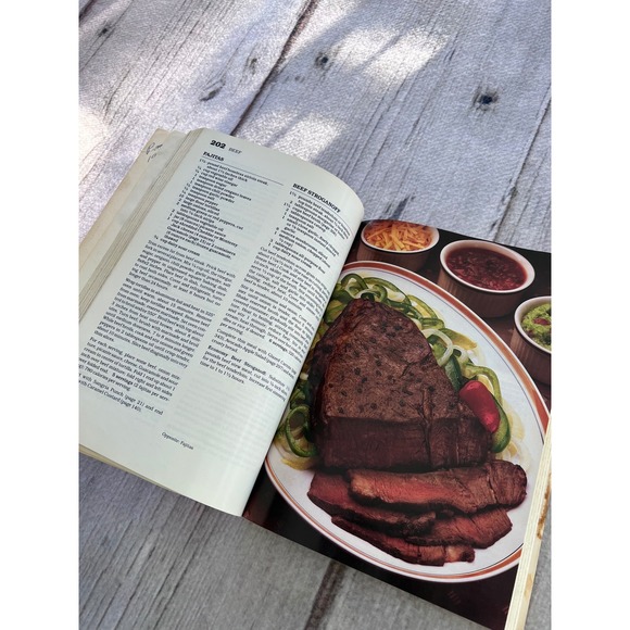 Betty Crocker cookbook Golden Press New and Revised recipes cookbook‎ recipes - Picture 3 of 5